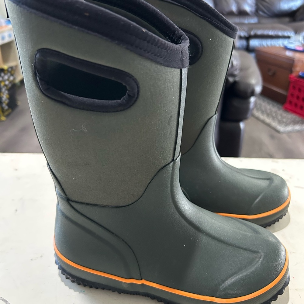 DSG Kids’ Snowbound Winter Boots Size 2 Green EUC Barn Boots Muck Boots Youth